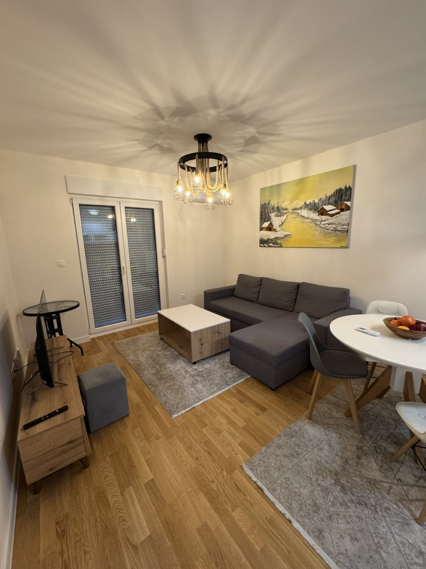 Iznajmljujem Stan-Apartman 60m2, Pobrežje