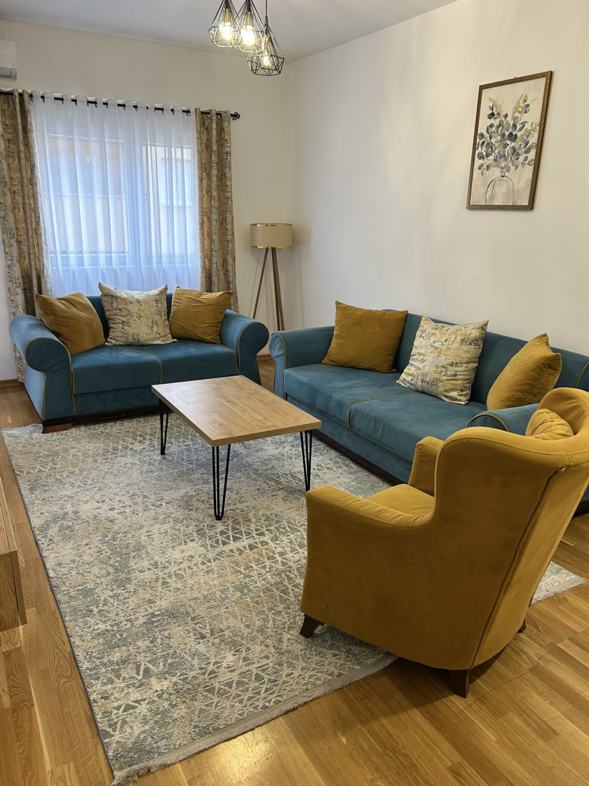 Iznajmljujem Stan-Apartman, Tuški Put