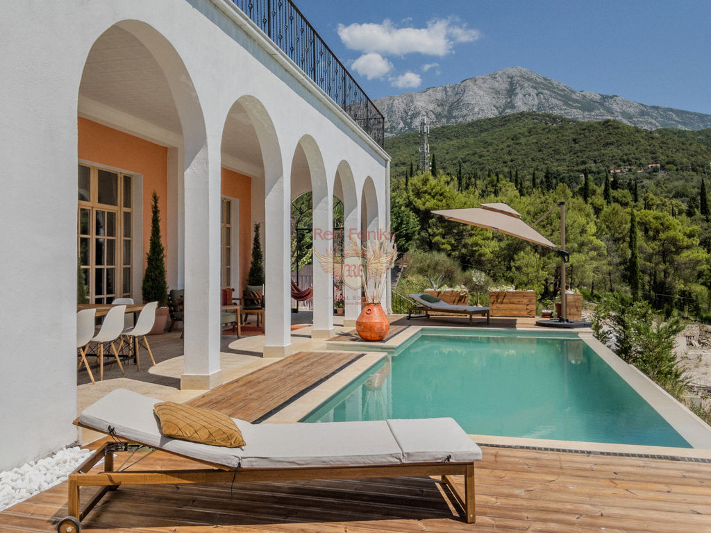 Gledišna infinity vila sa panoramskim pogledom u Herceg Novom, Ratiševina