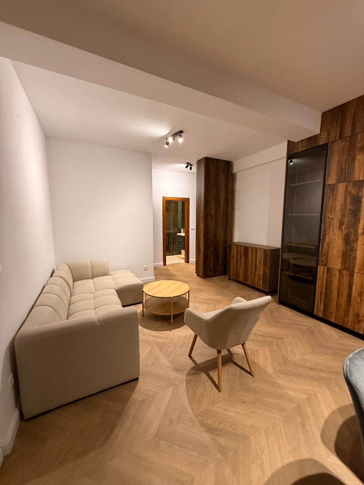 Iznajmljujem Stan-Apartman, Bar