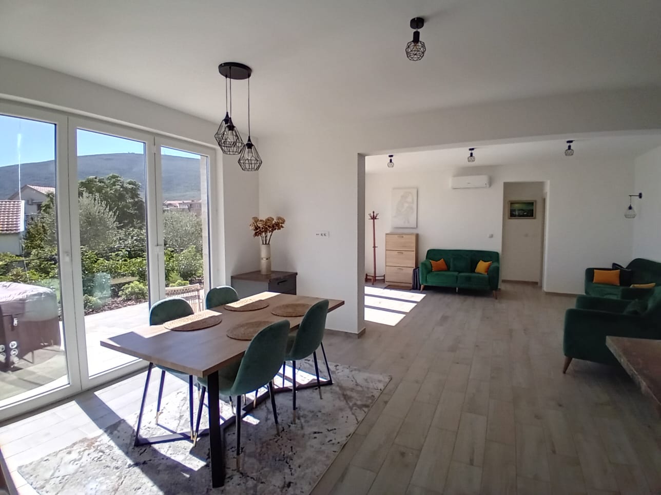 Apartment For Sale, Đenovići