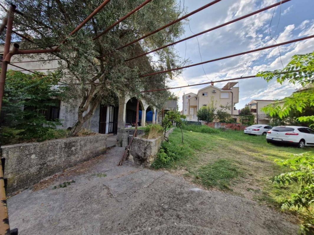 Дом в Denovici, 230 m²