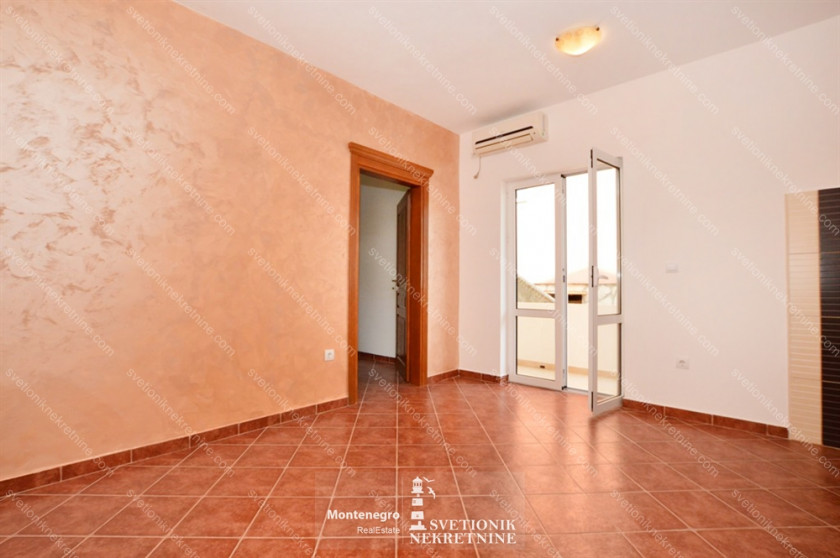 Prodajem Stan-Apartman, Bijela