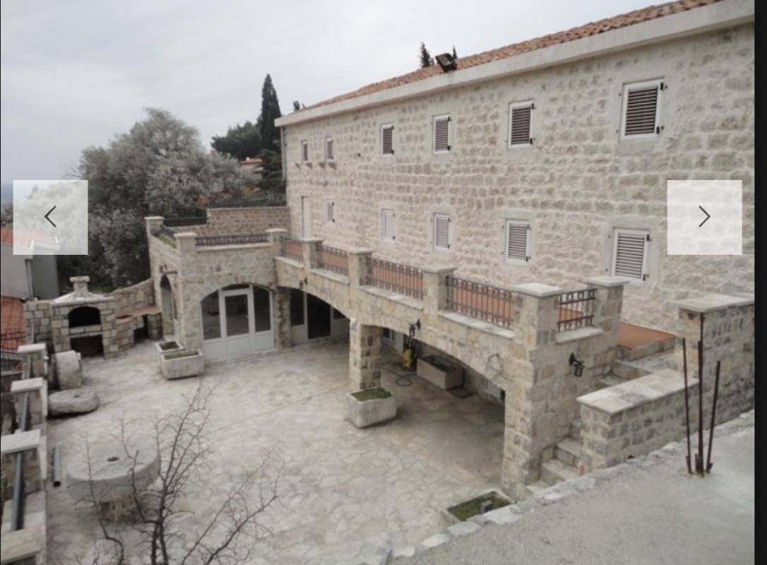House in Rezevici, 425 m²