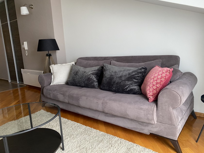 Izdajem lux dvosoban stan