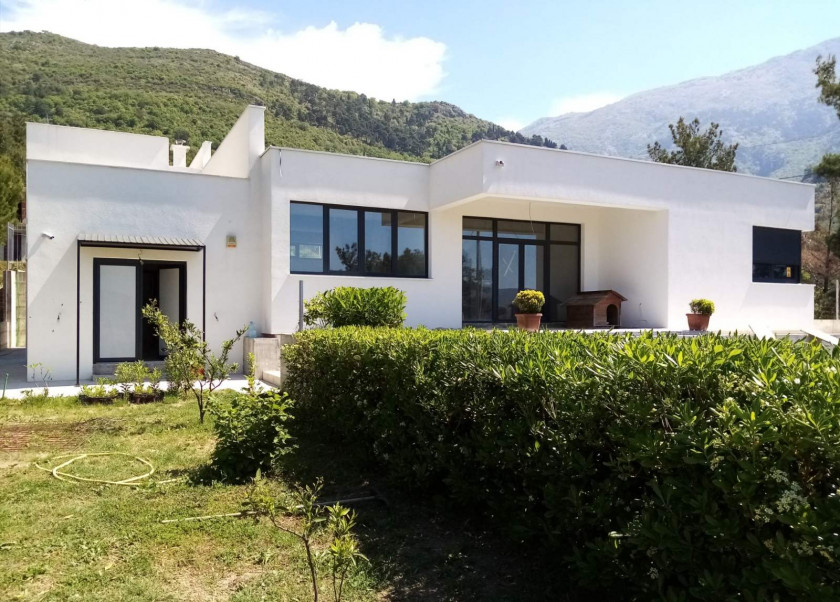 Prodajem Kuću, Kavač