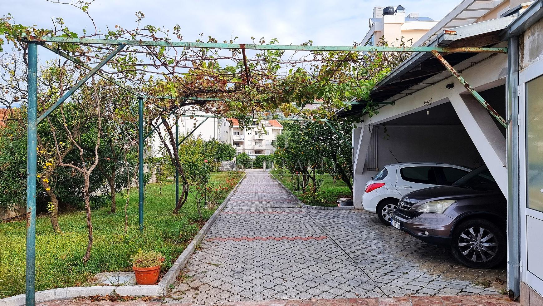 Villa on a huge plot near the beach