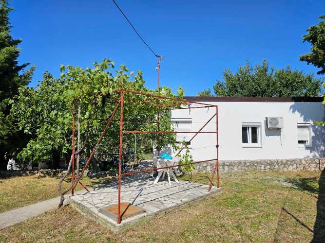 House For Sale, Šušanj