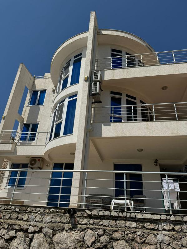 Дом в Dobra Voda, 306 m²