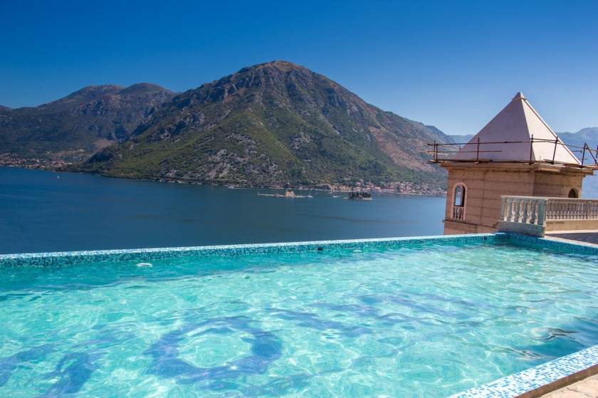 House For Sale, Kostanjica