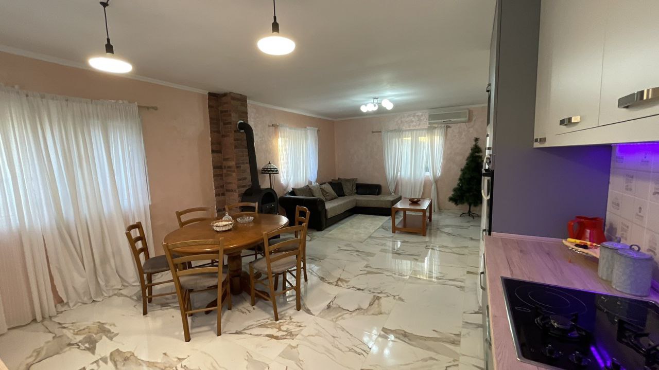Iznajmljujem Stan-Apartman, Gradiosnica