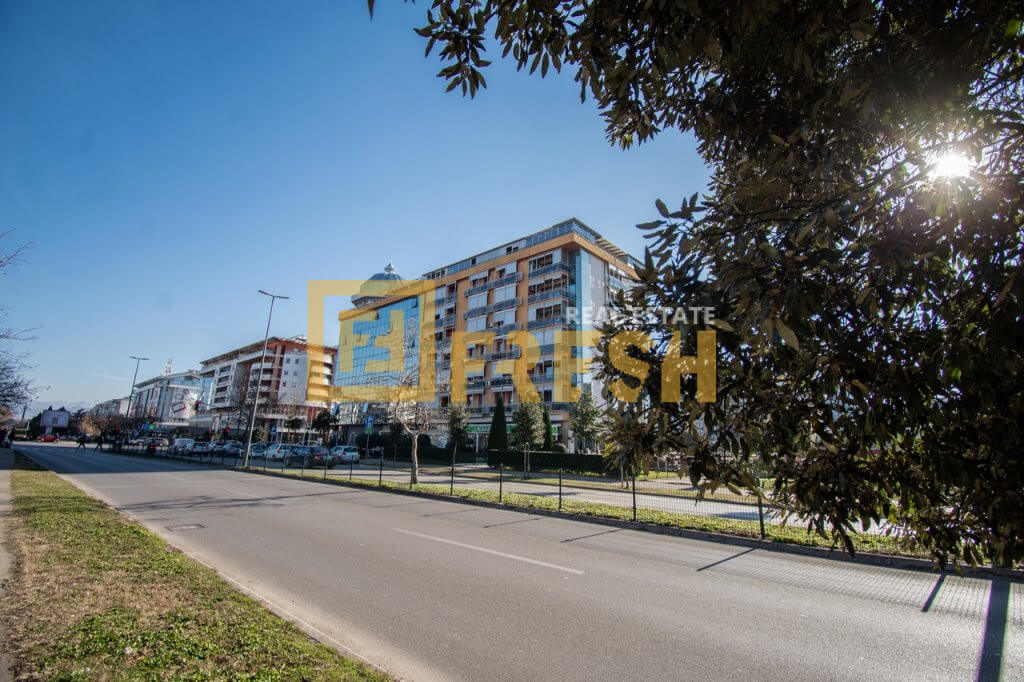 Poslovni prostor, 360m2, Preko Morače, Prodaja