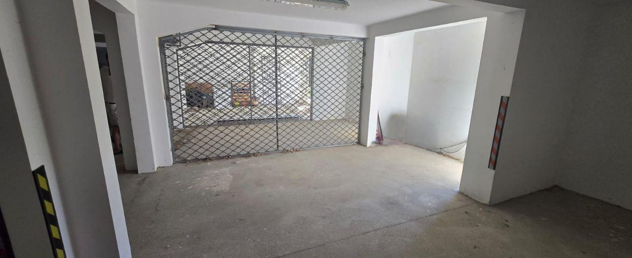 Commercial property in Petrovac, 18 m²