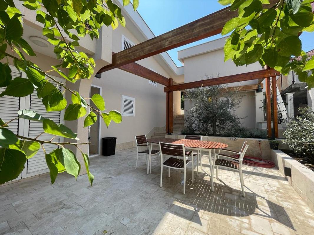 House in Bjelishi, 199 m²