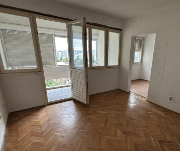 Prodajem Stan-Apartman, Gintaš