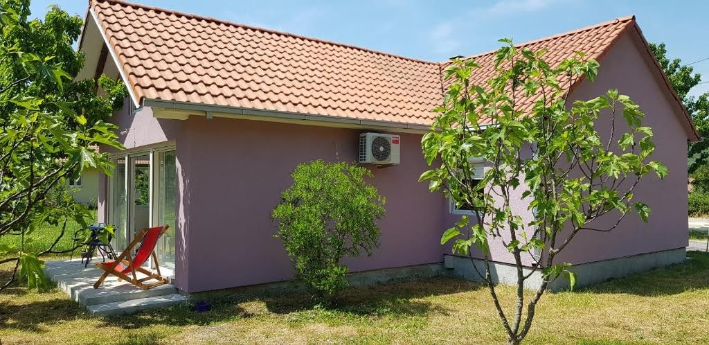 Iznajmljujem Kuću, Zelenika