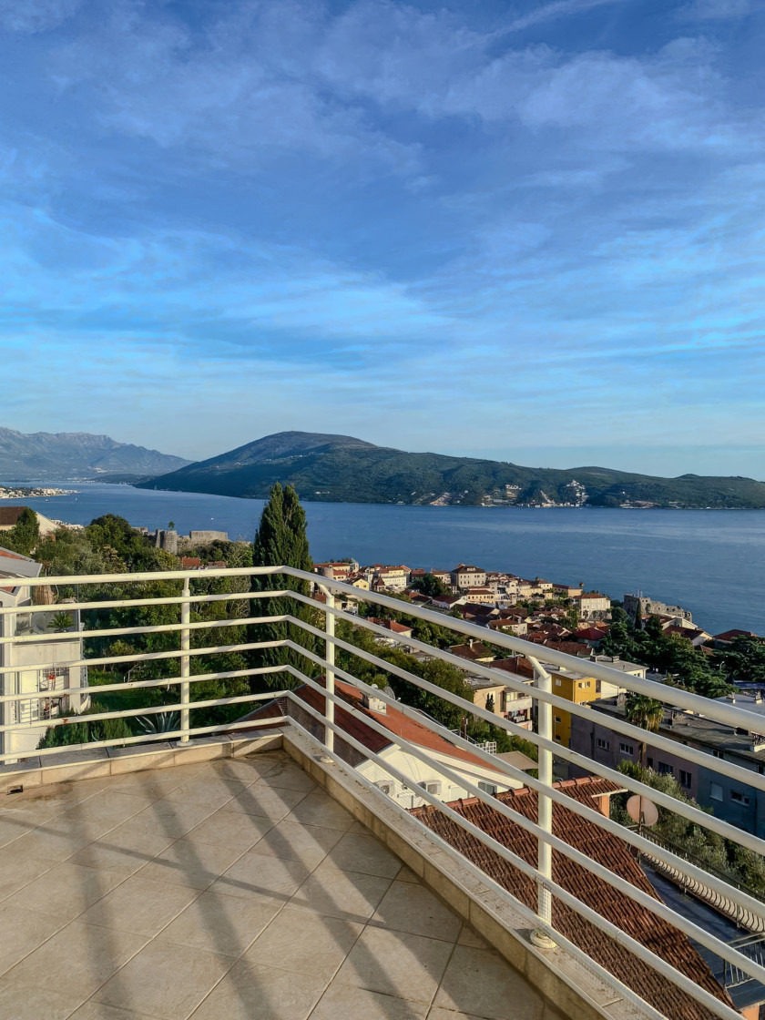 Penthouse 96m² sa pogledom na more — Centar Hercega Novog