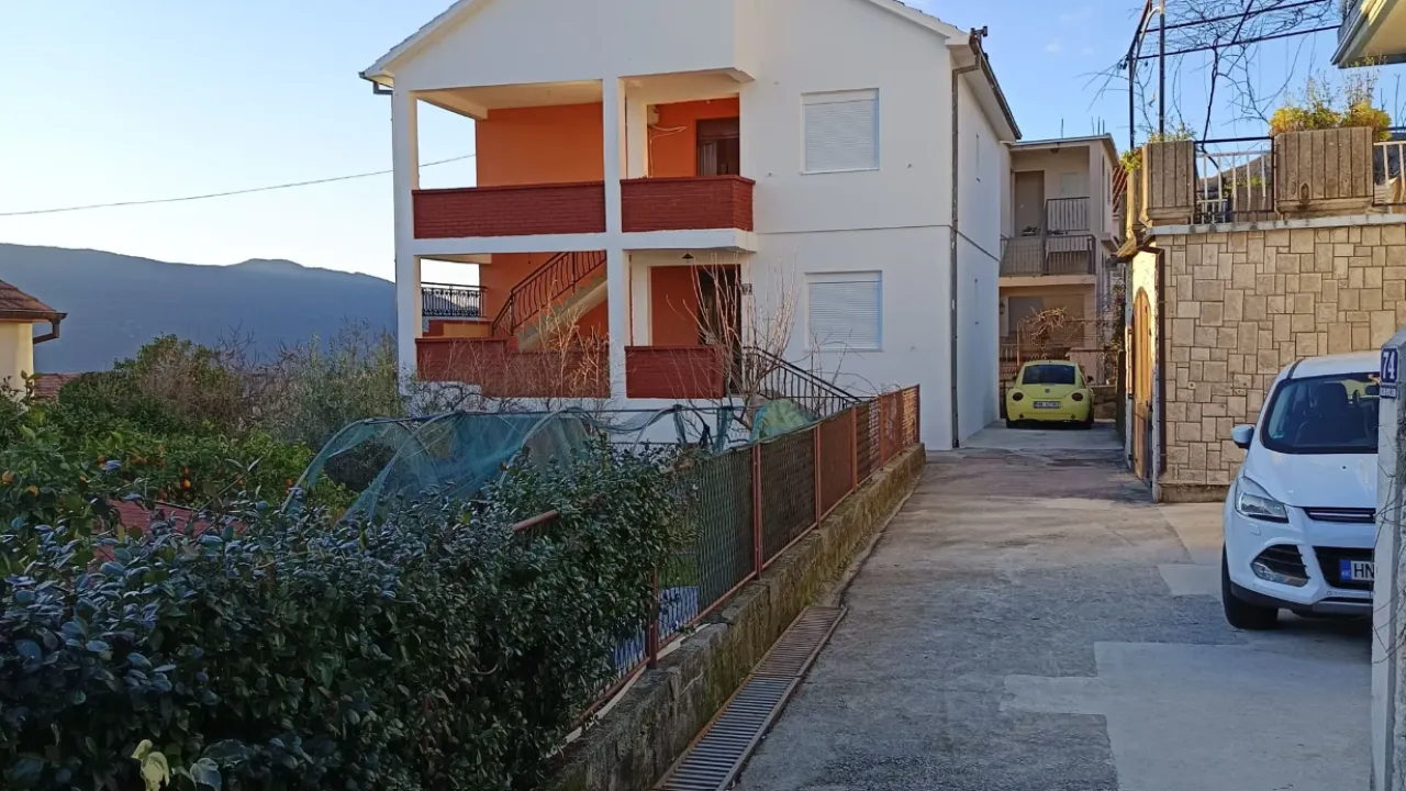 Дом в Topla, 237 m²