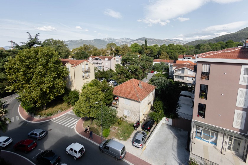 Apartment Wanted, Tivat