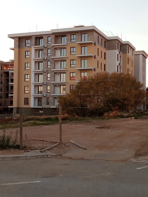 Apartment For Sale, Bar