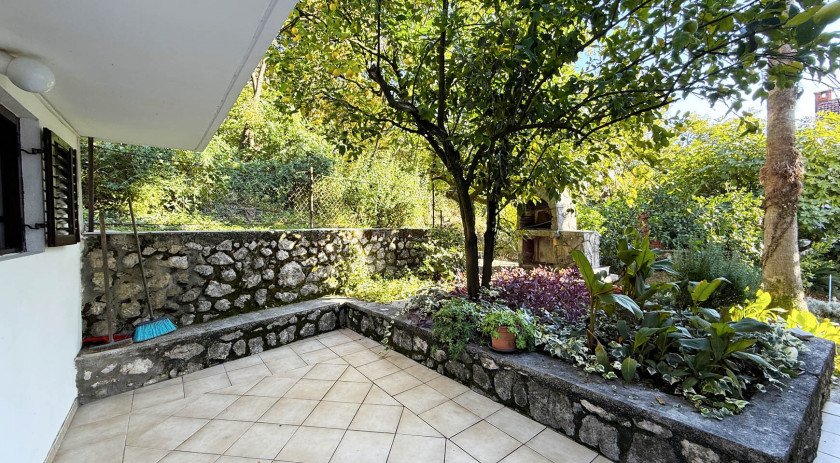 Сozy house with a garden, Orahovac