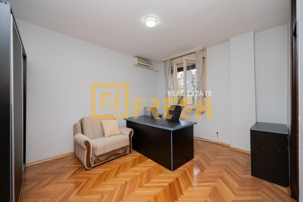 Poslovni prostor, 60m2, Preko Morače, Izdavanje