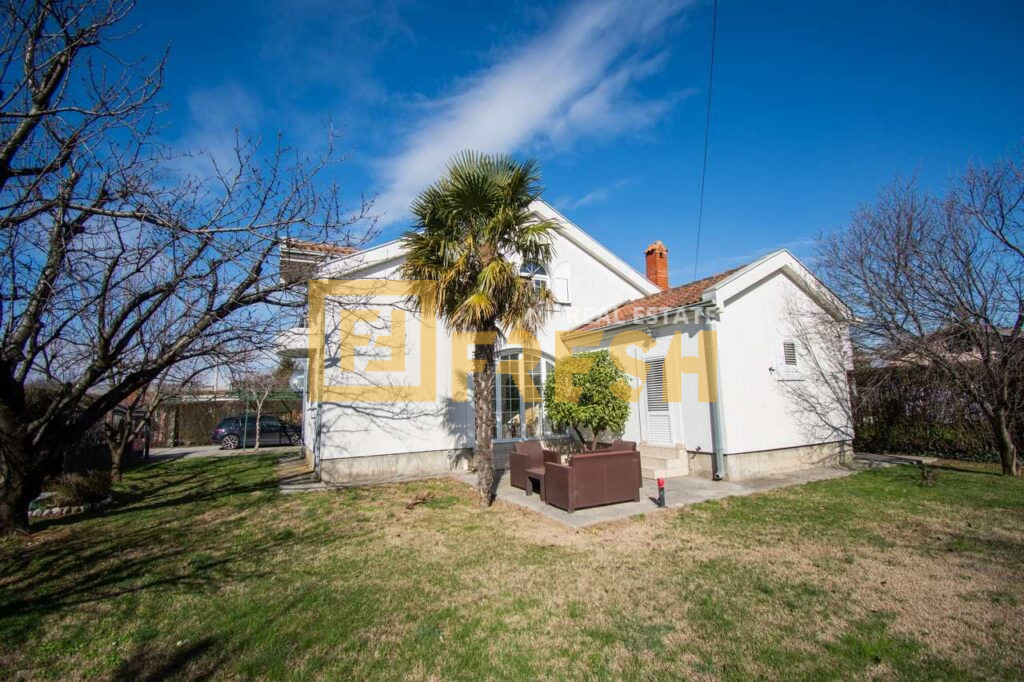 Kuća, 140m2, na placu od 1000m2, Dahna, Izdavanje