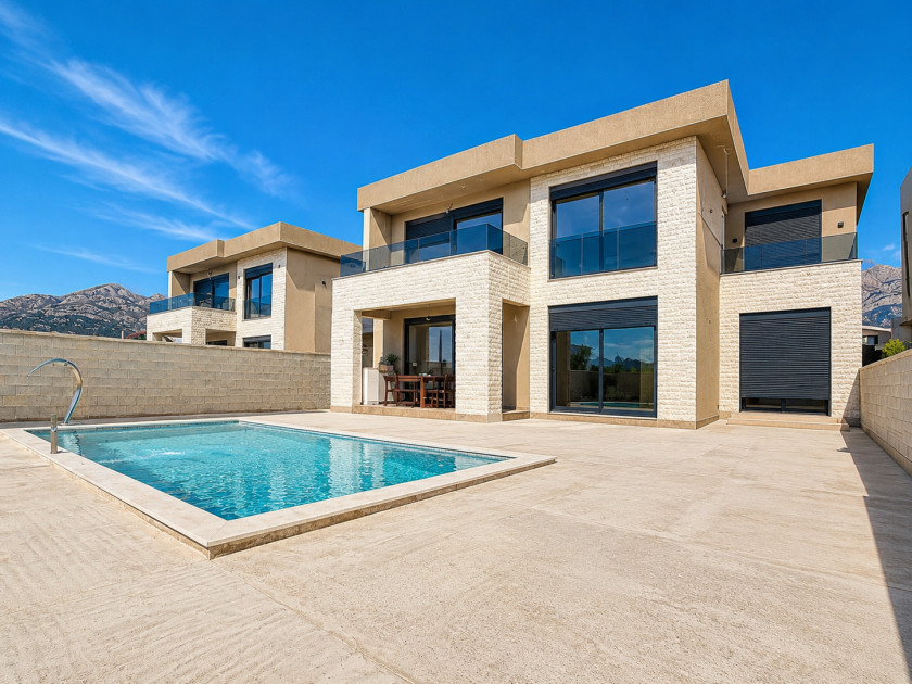 House for Sale, Bar — €400,000