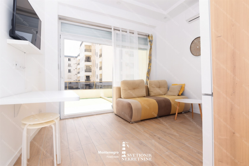 Prodajem Stan-Apartman, Bijela