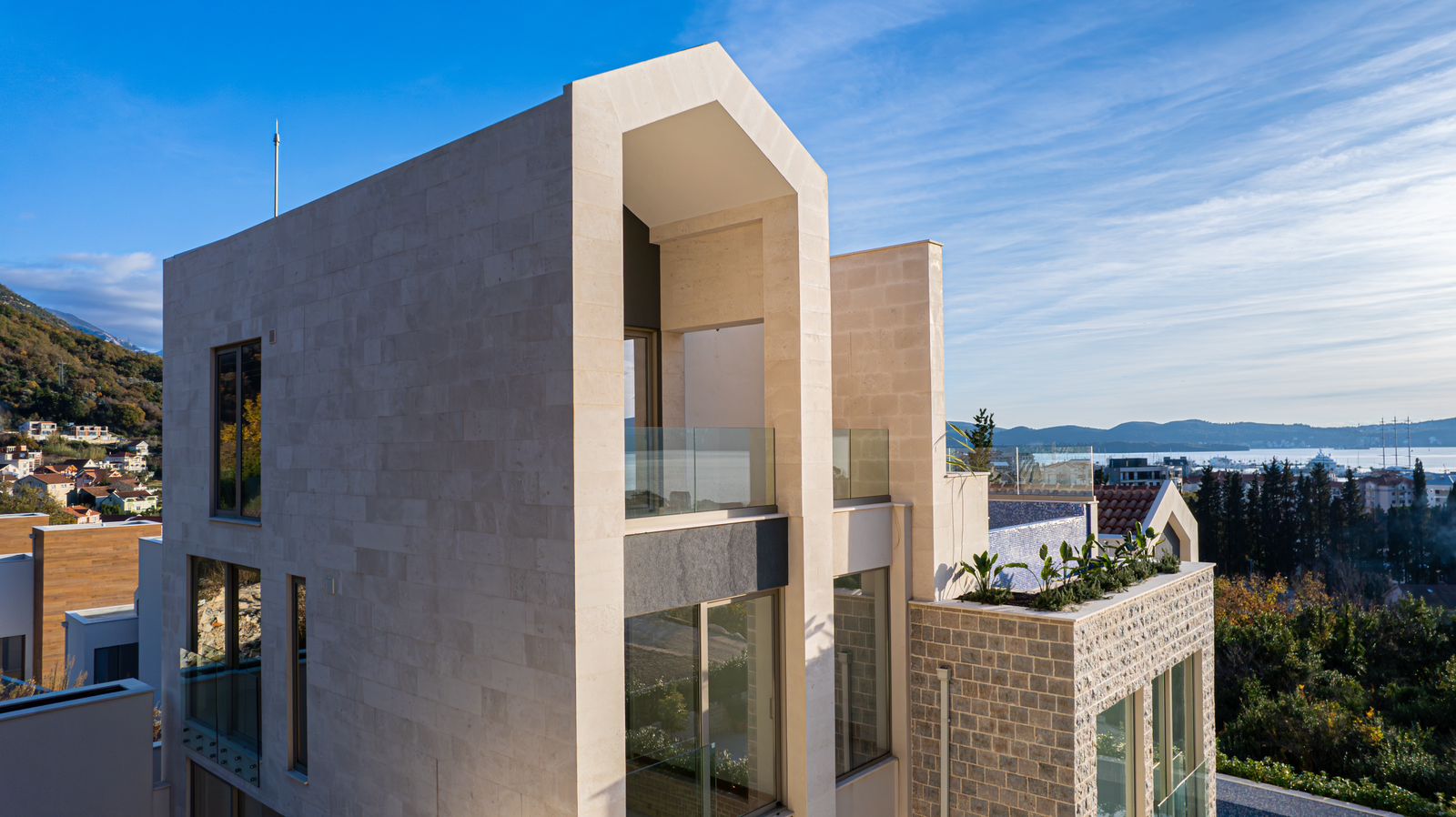 Luxury townhouse in a new complex in Tivat