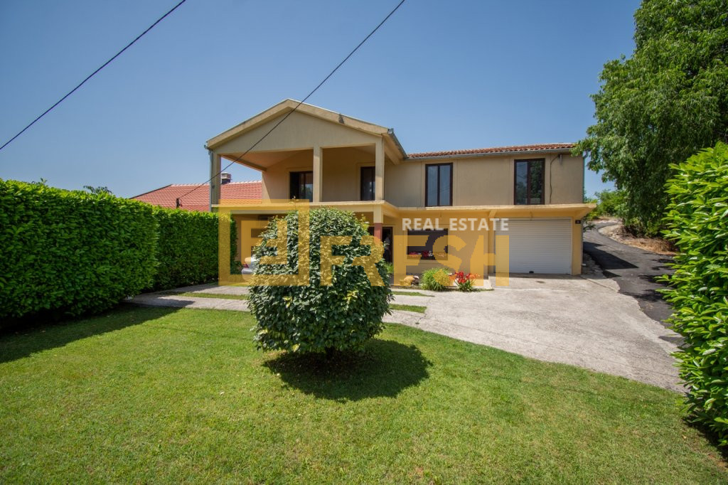 House, 300m2 on a plot of 400m2, Donja Gorica, For sale