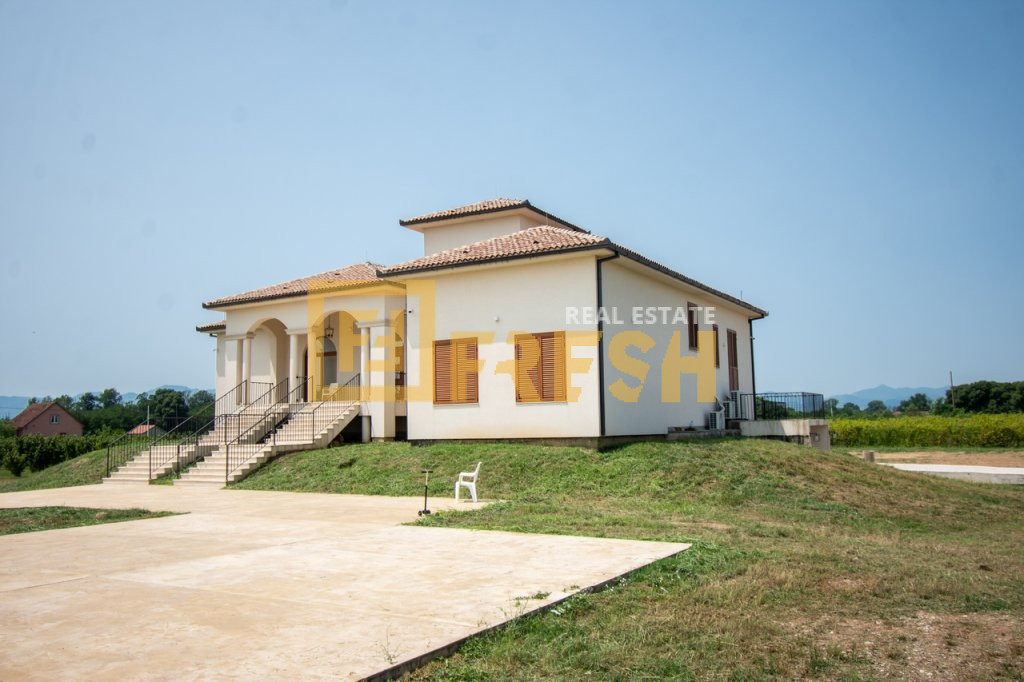 Kuća, 700m2, Zeta, Prodaja