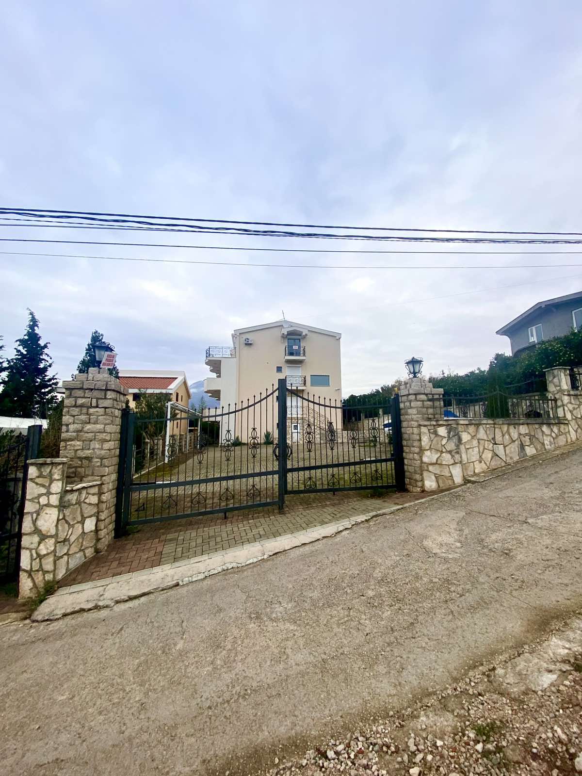 Apartment For Sale, Bar