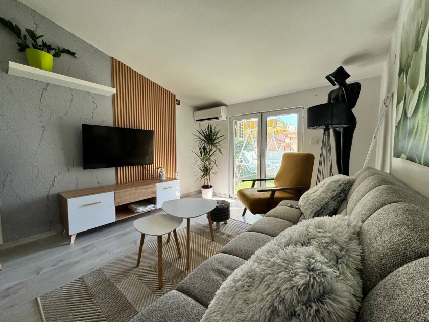 Apartment For Sale, Podkošljun