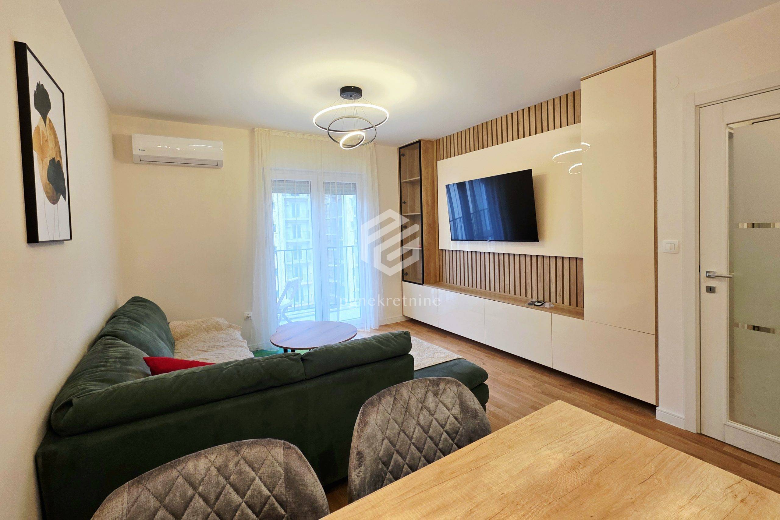 Jednosoban lux stan 42m2 + garaža, Tuški put – Podgorica