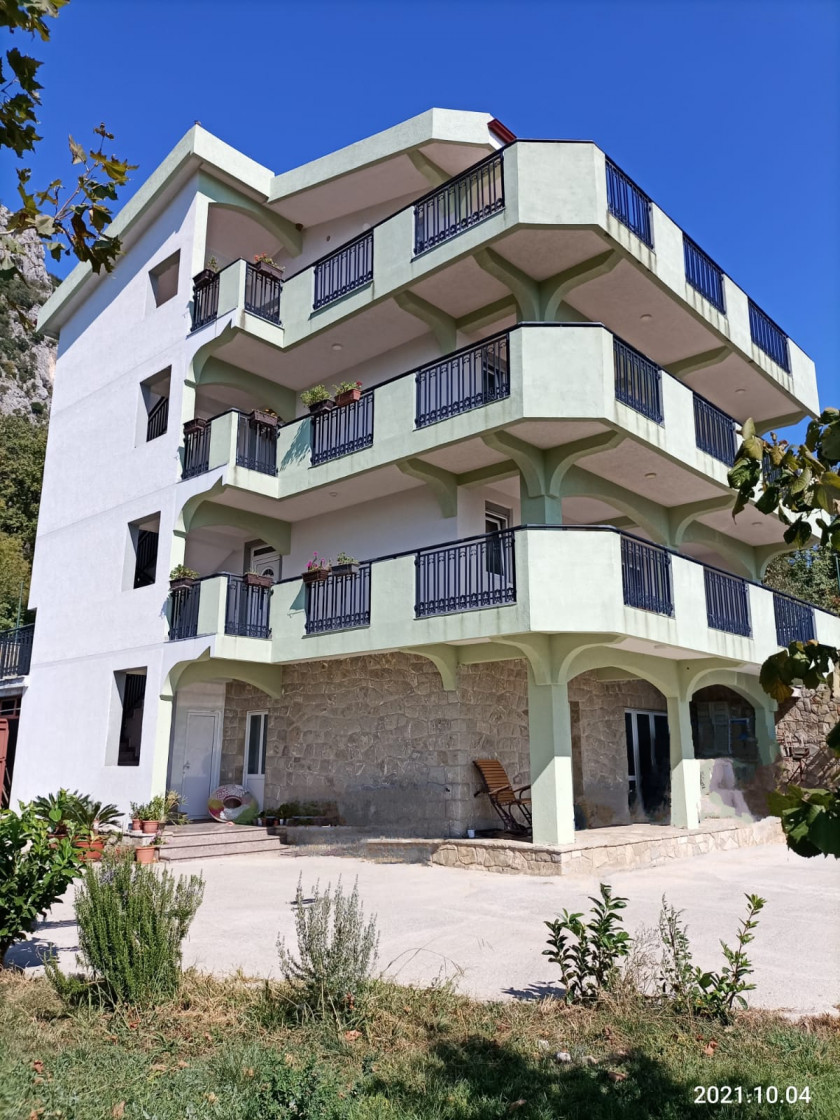 House For Sale, Sutomore