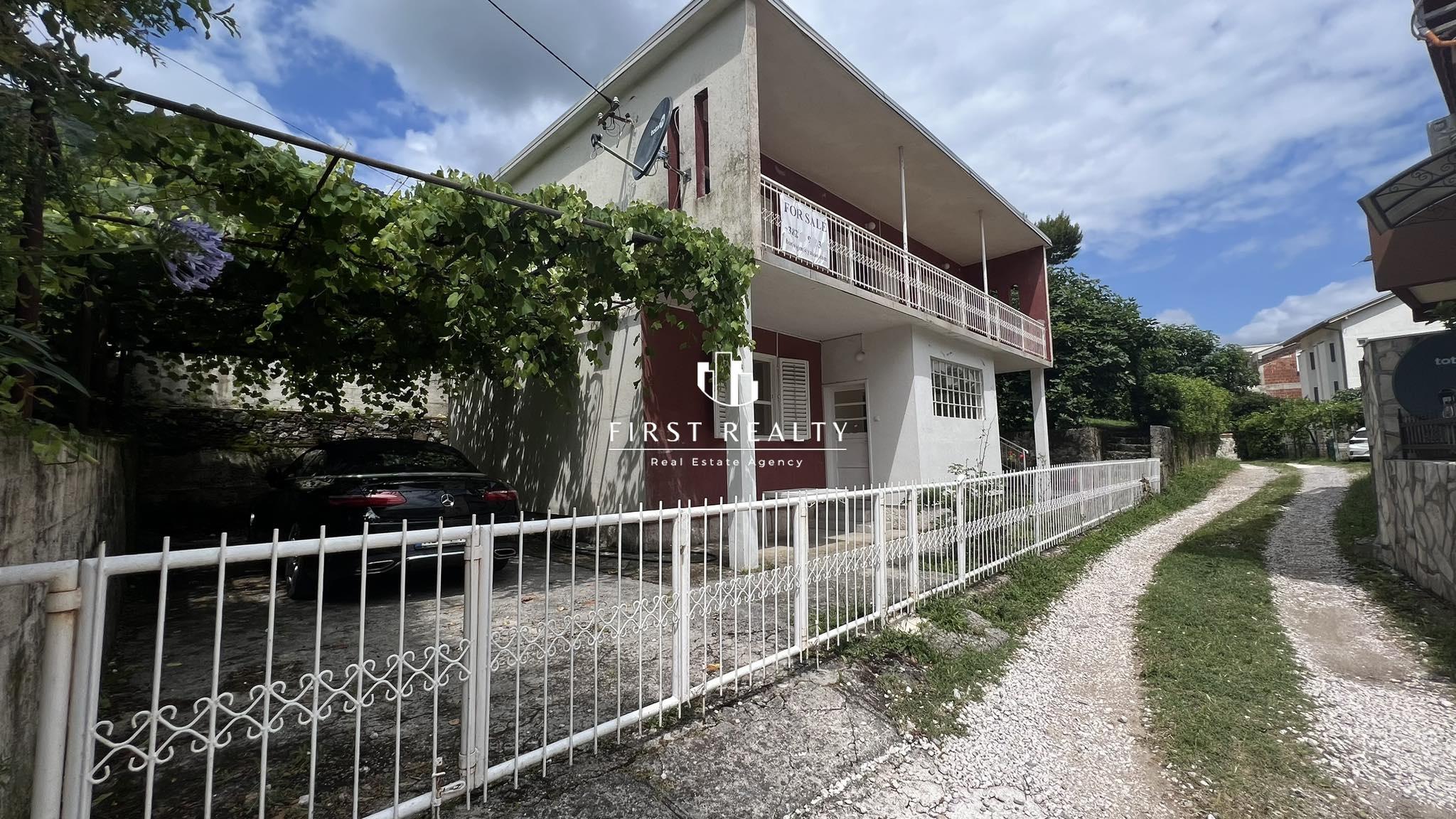 House in the heart of the city for reconstruction