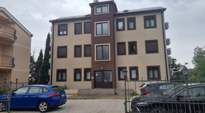 Apartment in a club house near the beach