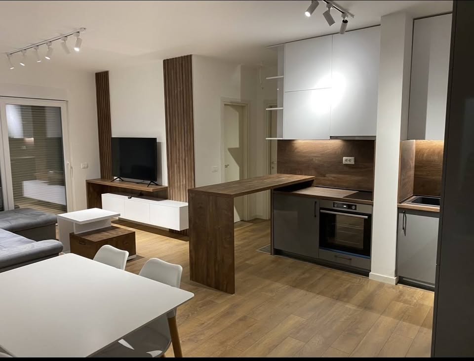 Iznajmljujem Stan-Apartman, Rozino