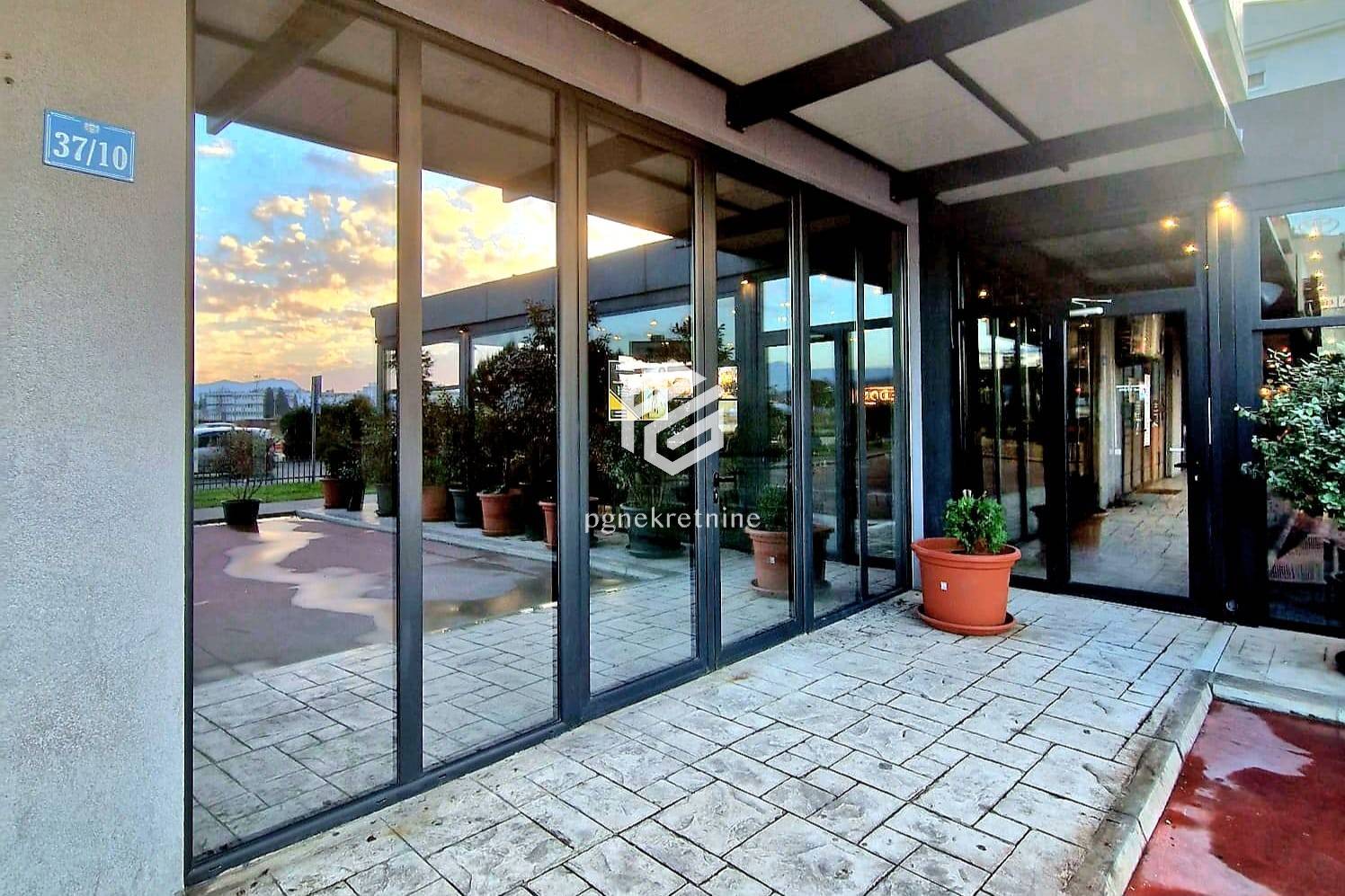 Poslovni prostor 120m2 + 3 garažna mjesta, Stari aerodrom – Podgorica