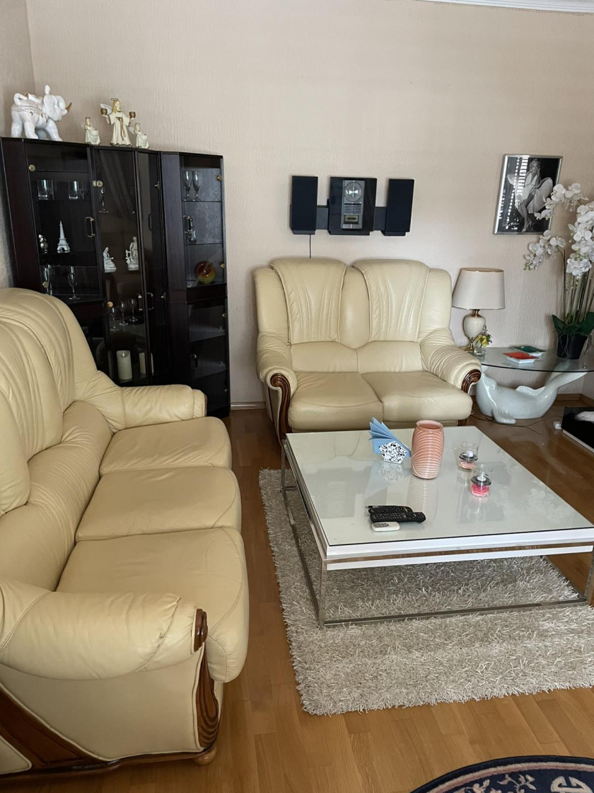 Iznajmljujem Kuću, Momišići