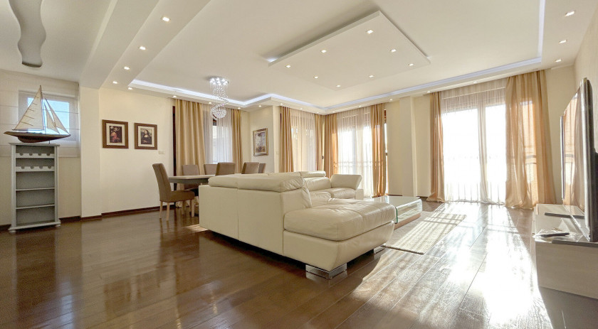 Luxurious spacious apartment in the center of Petrovac