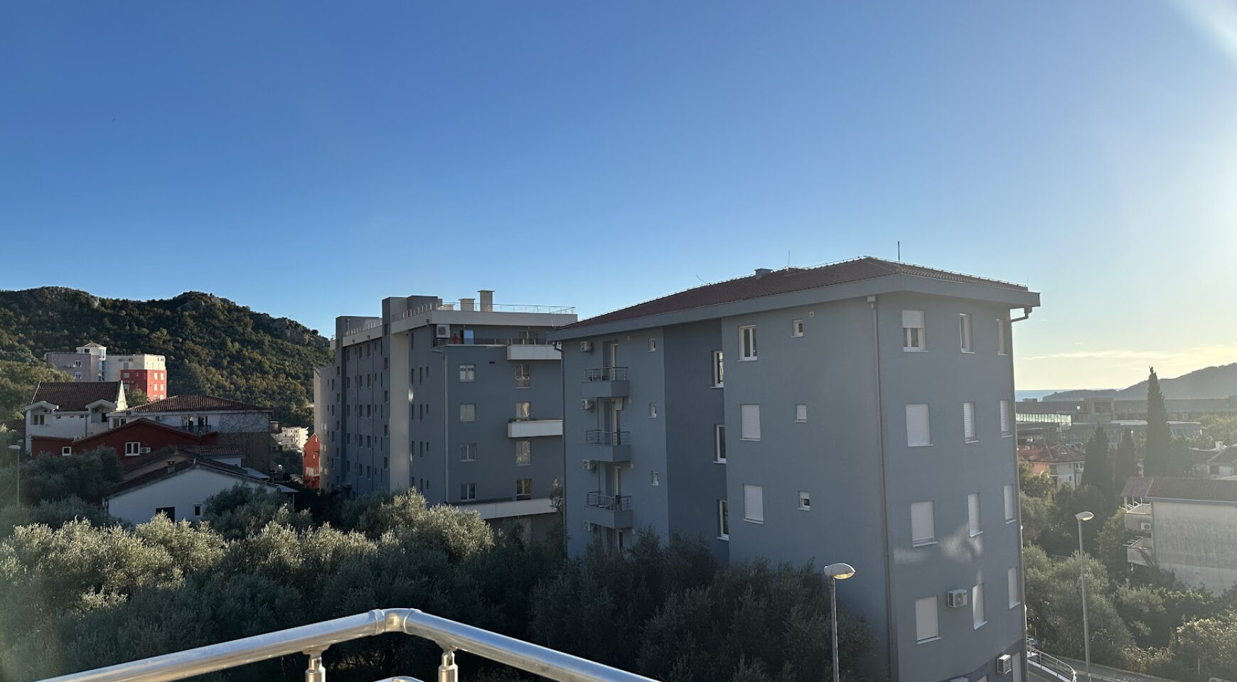 Spacious two-level apartment with three bedrooms, Bečići