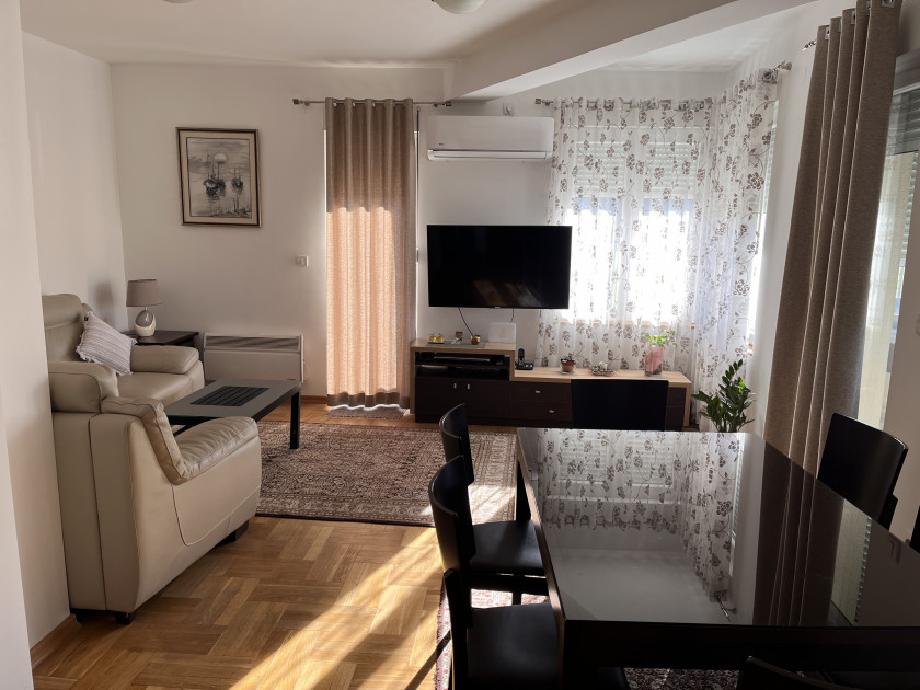 Prodajem Stan-Apartman, Centar