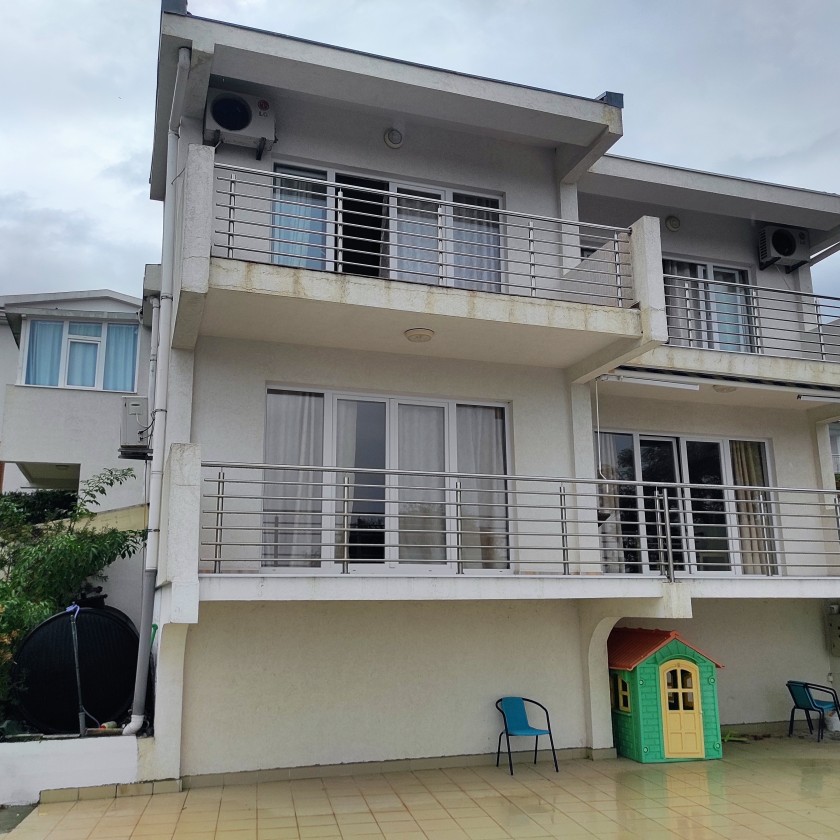 Prodajem Kuću, Šušanj