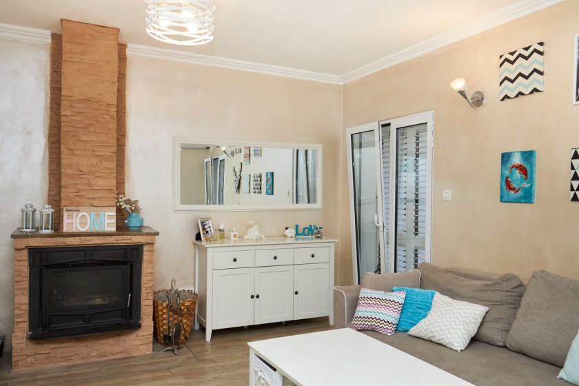 House For Sale, Podkošljun