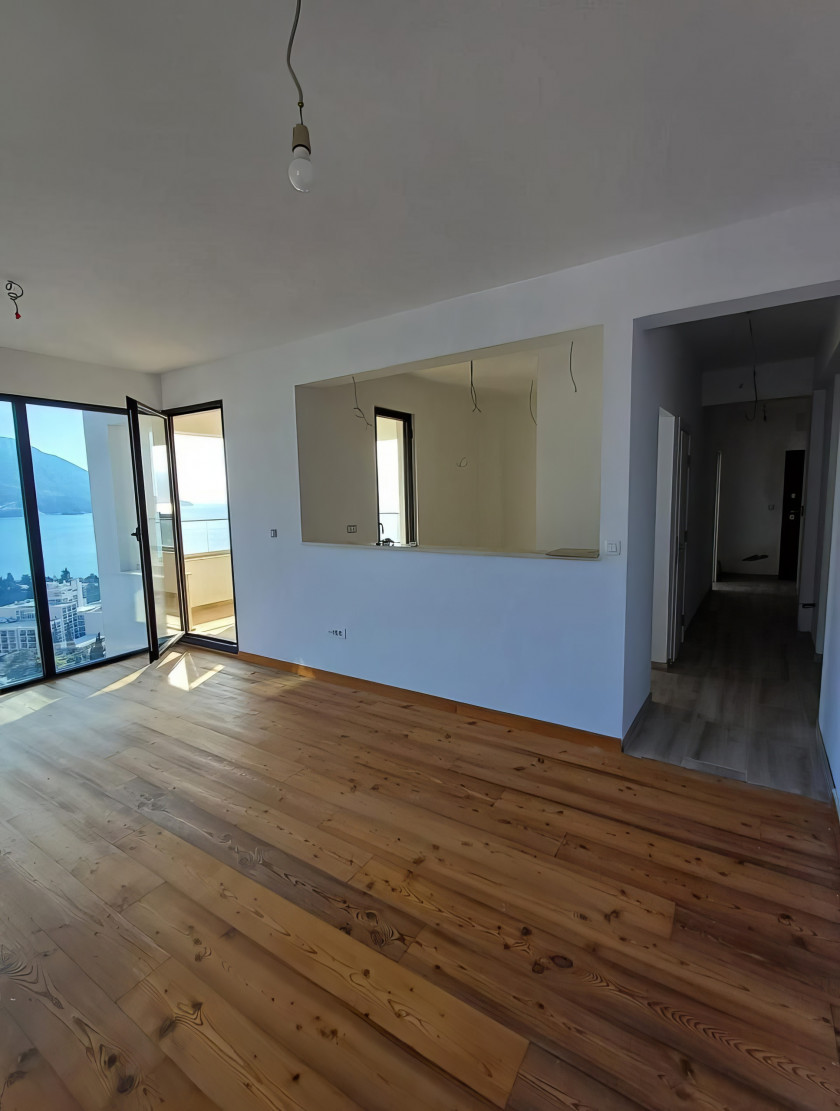 3-BR Penthouse with 94m² Rooftop Terrace | Sea View | 8th Floor | Elevator | Bečići