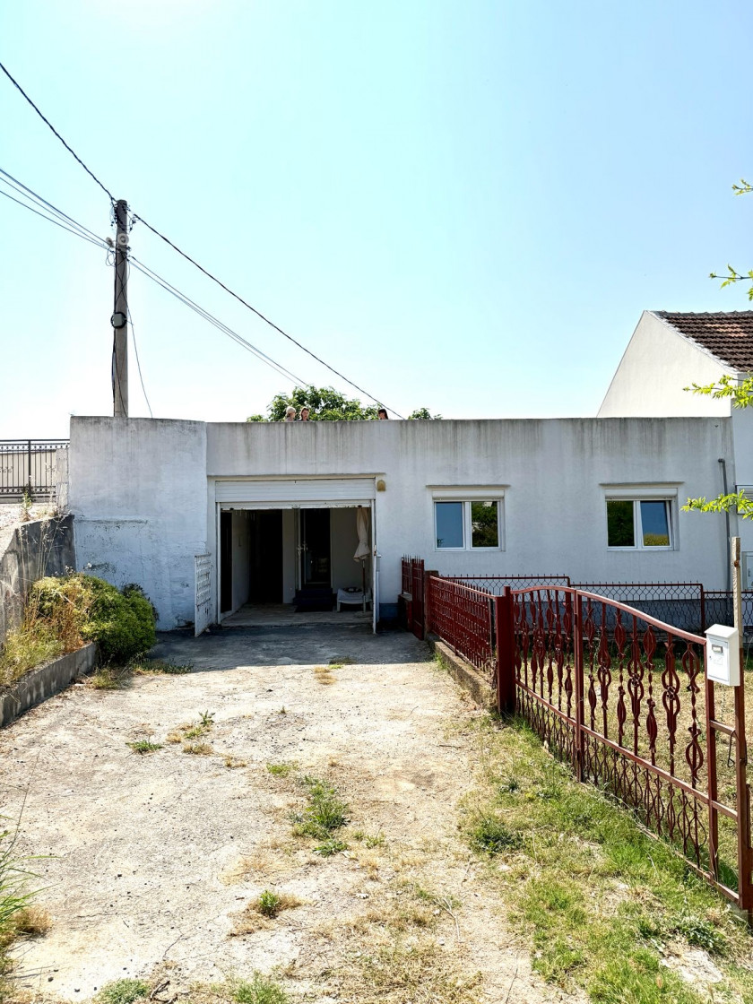 Prodajem Kuću, Dobra Voda