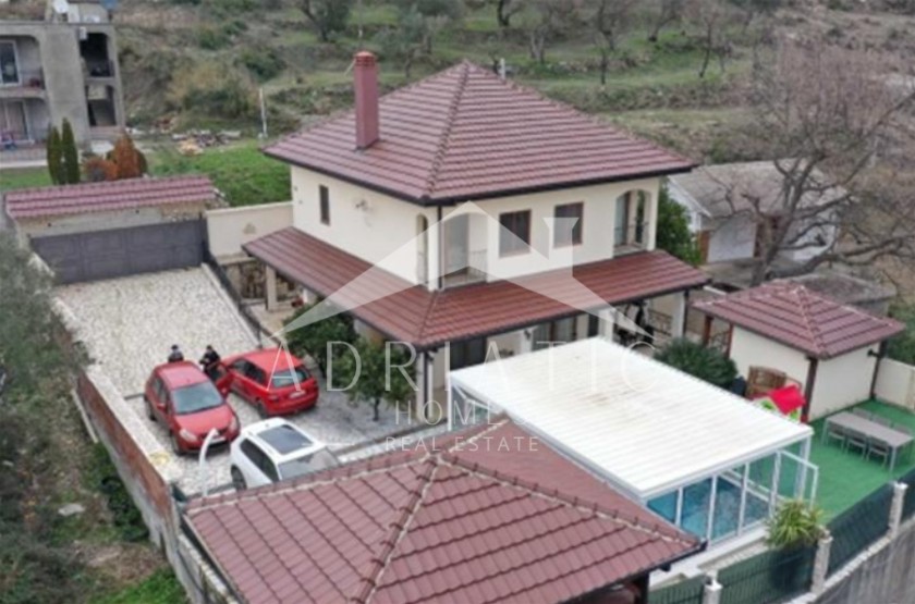 Iznajmljujem Kuću, Bjeliši