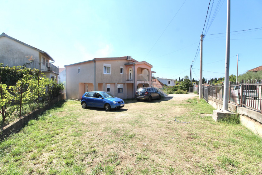 House For Sale, Rena